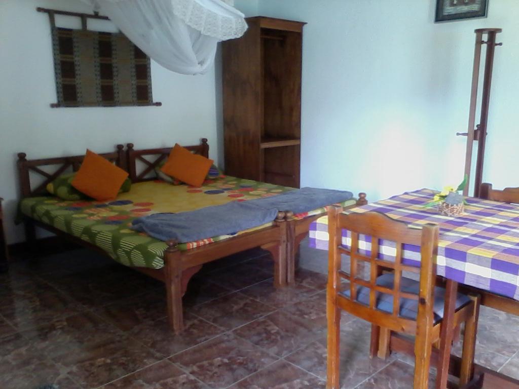 Hatton Summer House Room photo